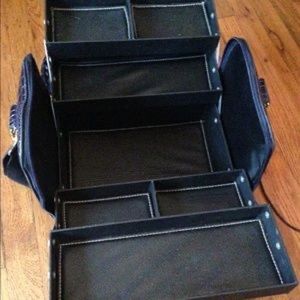 Senegence carry all case Clearance